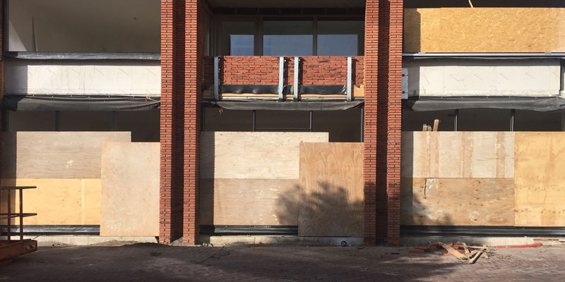 مراحل تولید وال پست از کارخانه تا نصب چگونه است؟