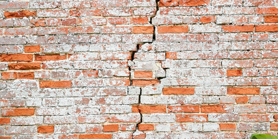 بررسی ارتباط میان ترک‌ های نما و ضعف در مهار دیوارها 